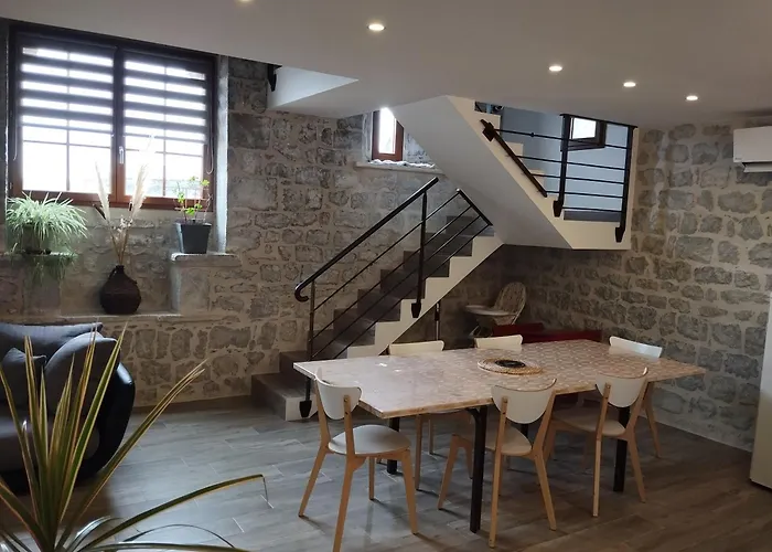Maison Du Troubadour